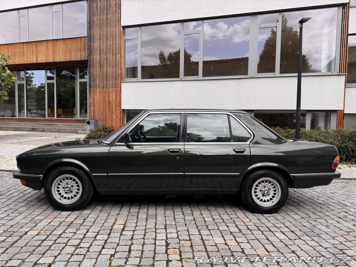 BMW 5 E28 525e manuál 1984