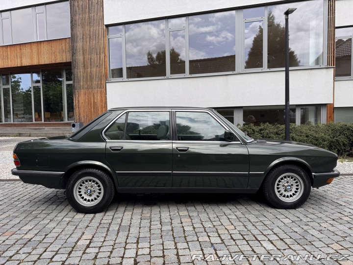 BMW 5 E28 525e manuál 1984