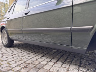 BMW 5 E28 525e manuál 1984