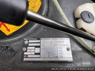 BMW 5 E28 525e manuál 1984