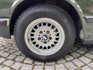 BMW 5 E28 525e manuál 1984