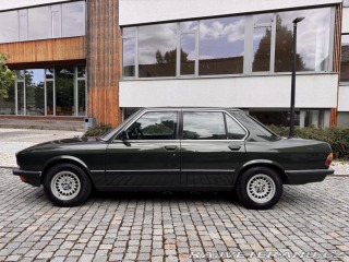 BMW 5 E28 525e manuál 1984