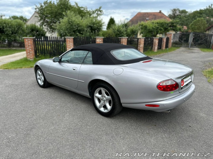 Jaguar XK8 2001