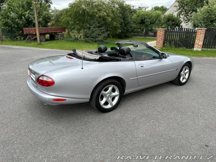 Jaguar XK8 2001