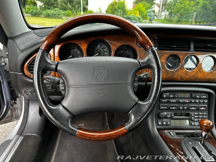 Jaguar XK8 2001