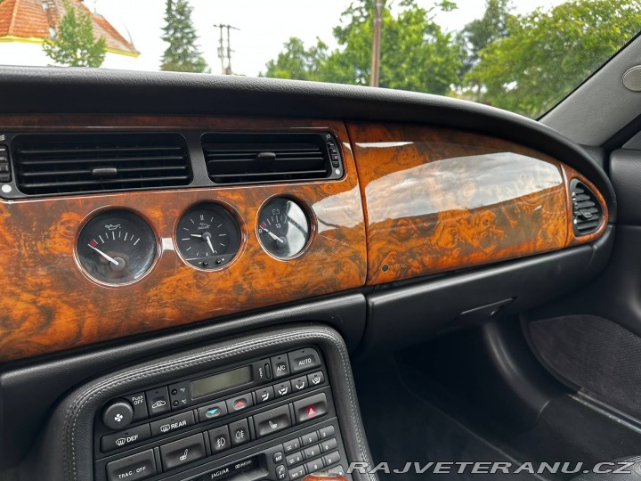 Jaguar XK8 2001