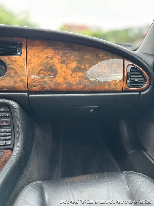 Jaguar XK8 2001