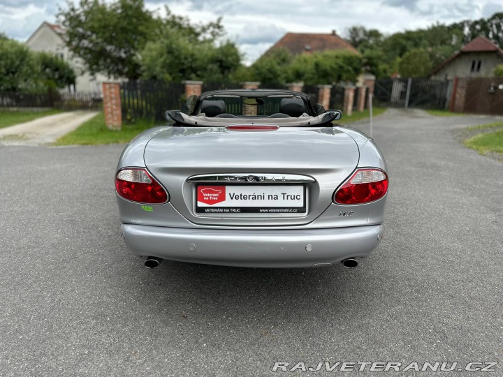 Jaguar XK8 2001