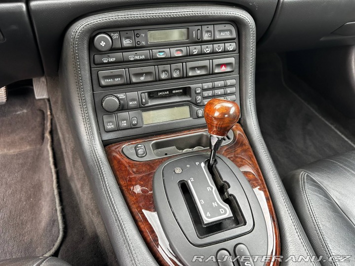 Jaguar XK8 2001