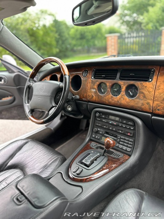 Jaguar XK8 2001