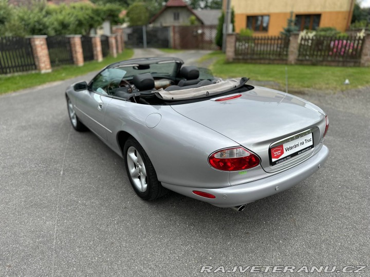 Jaguar XK8 2001
