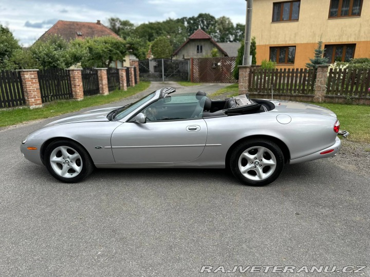 Jaguar XK8 2001