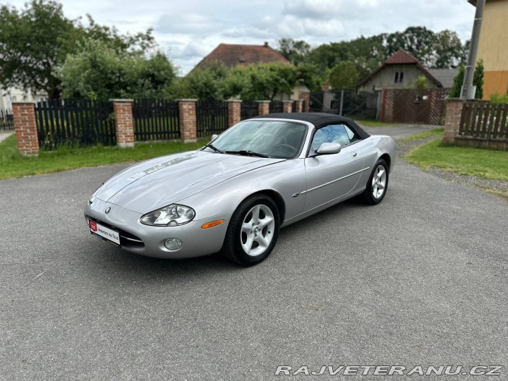 Jaguar XK8 2001