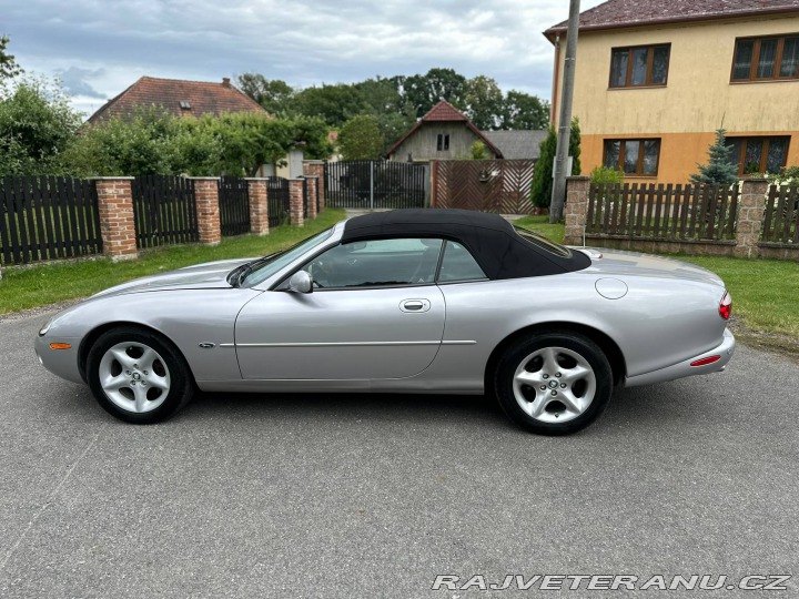 Jaguar XK8 2001