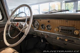 GAZ 13 Čajka  1973