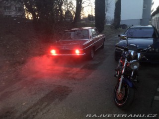 Mercedes-Benz 220 W115 1972