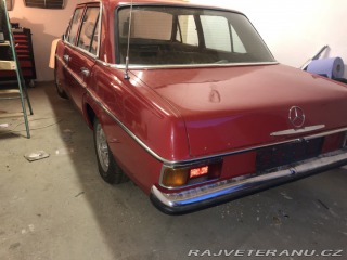 Mercedes-Benz 220 W115 1972