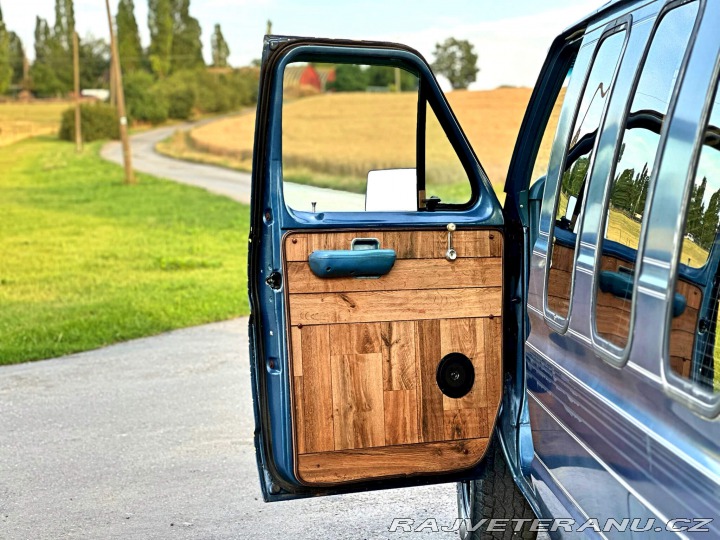Ford Econoline E150 5.8 V8 | Action Vans 1981