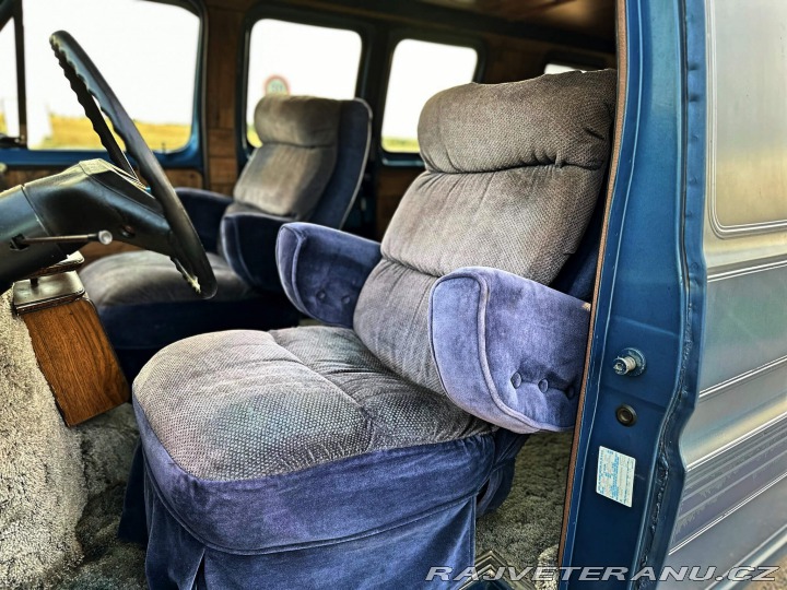 Ford Econoline E150 5.8 V8 | Action Vans 1981