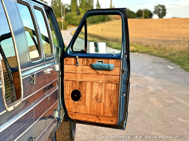Ford Econoline E150 5.8 V8 | Action Vans 1981