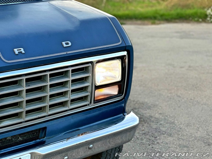 Ford Econoline E150 5.8 V8 | Action Vans 1981