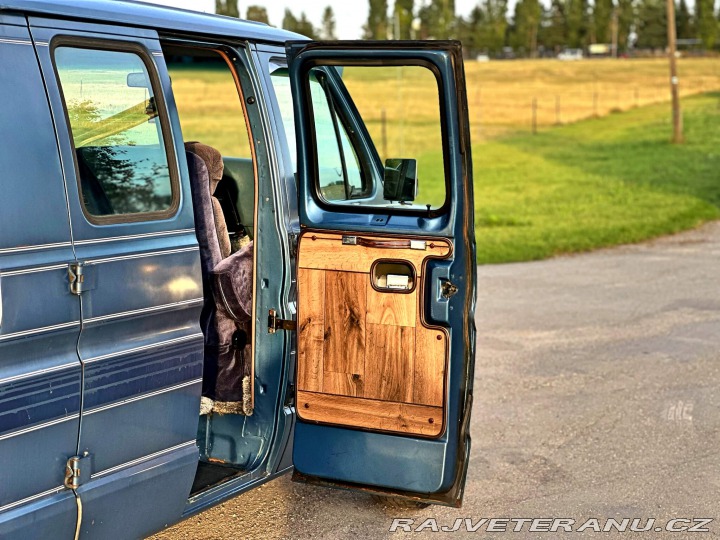 Ford Econoline E150 5.8 V8 | Action Vans 1981