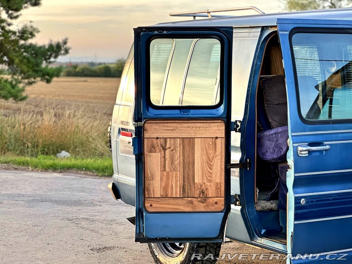 Ford Econoline E150 5.8 V8 | Action Vans 1981