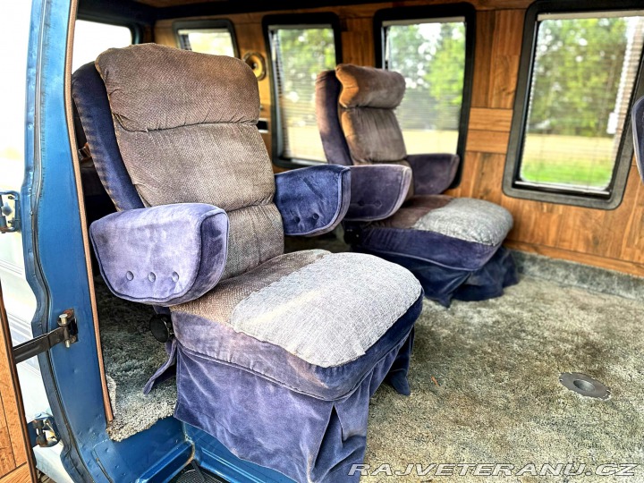Ford Econoline E150 5.8 V8 | Action Vans 1981