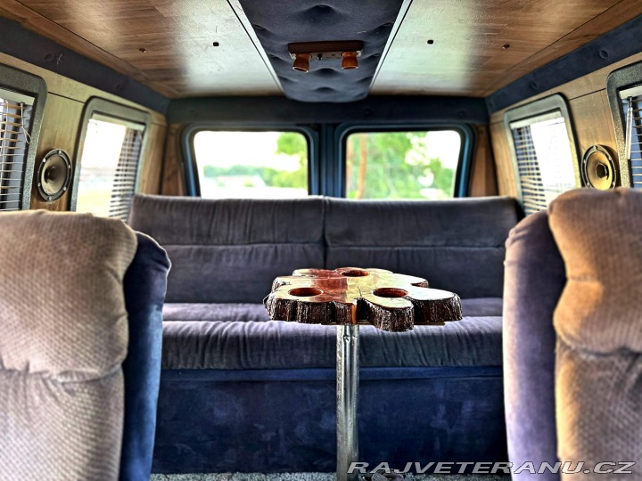 Ford Econoline E150 5.8 V8 | Action Vans 1981