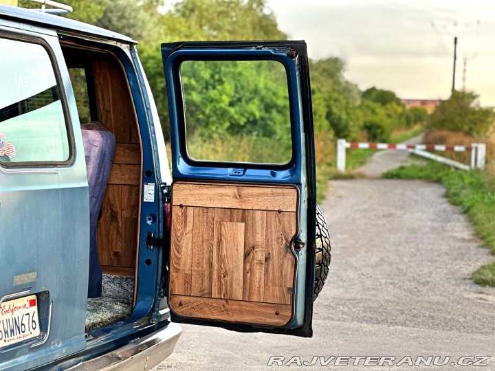 Ford Econoline E150 5.8 V8 | Action Vans 1981