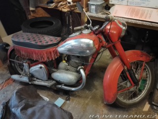 Jawa 250 Pérák