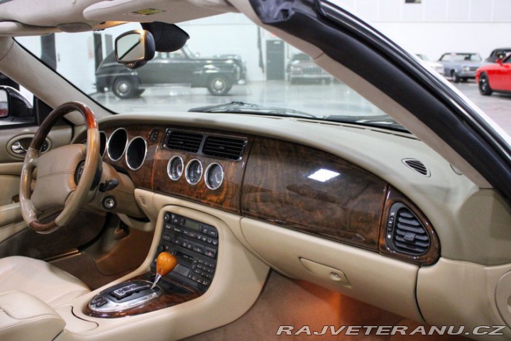 Jaguar XK8  2005