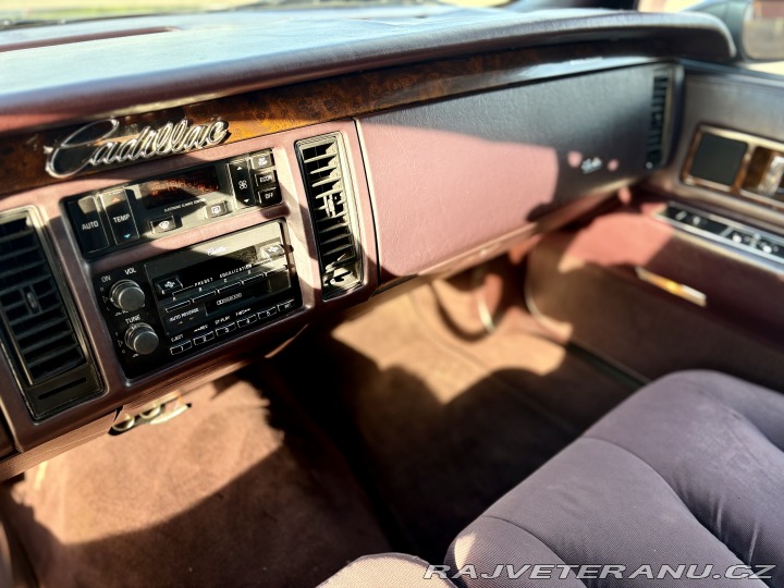 Cadillac Fleetwood Brougham 1993