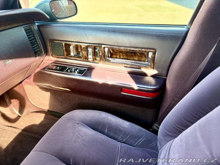 Cadillac Fleetwood Brougham 1993
