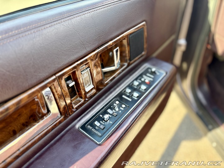 Cadillac Fleetwood Brougham 1993