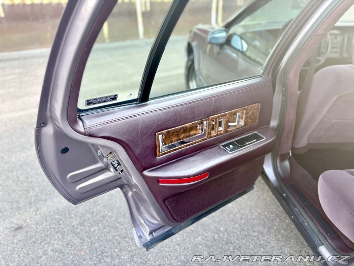 Cadillac Fleetwood Brougham 1993