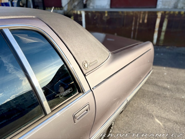 Cadillac Fleetwood Brougham 1993