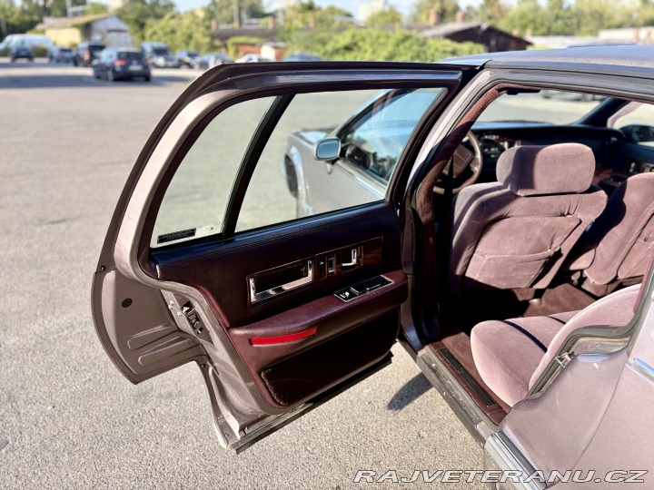 Cadillac Fleetwood Brougham 1993