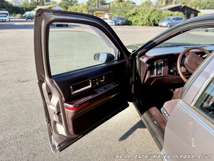 Cadillac Fleetwood Brougham 1993