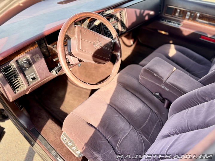 Cadillac Fleetwood Brougham 1993