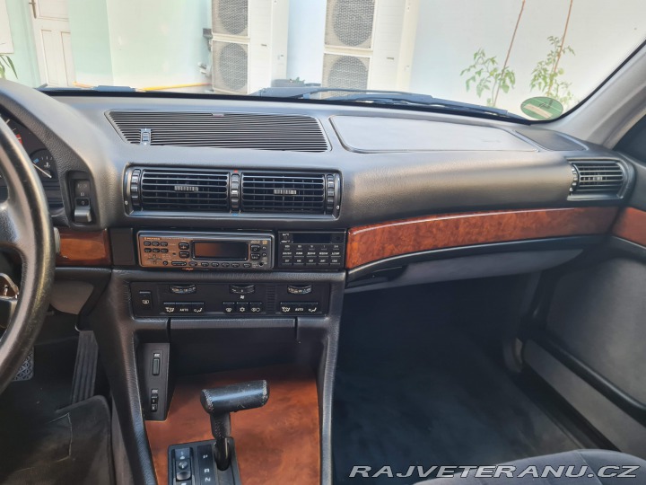 BMW 7 e32 750i v12 1991