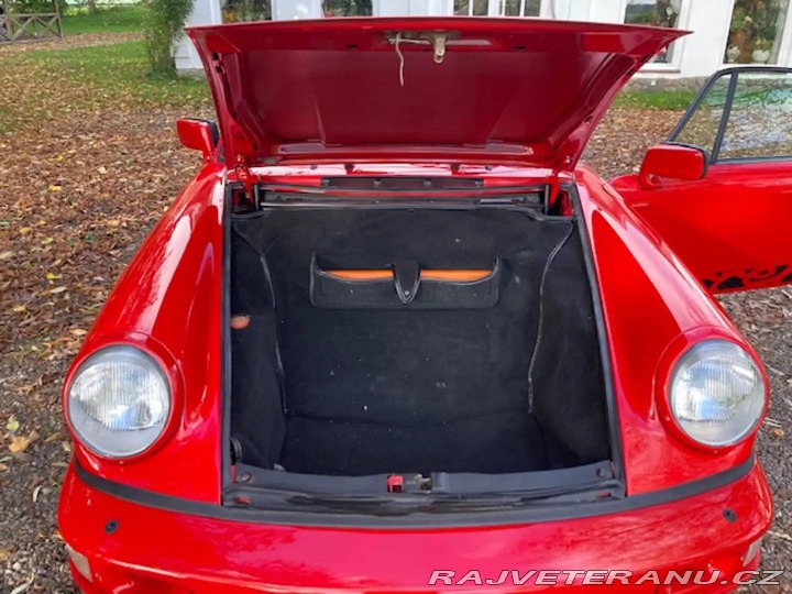 Porsche 911 Carrera 4 1990