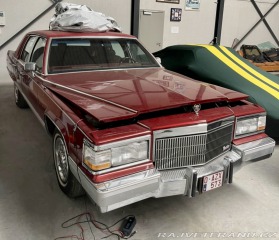 Cadillac Brougham 