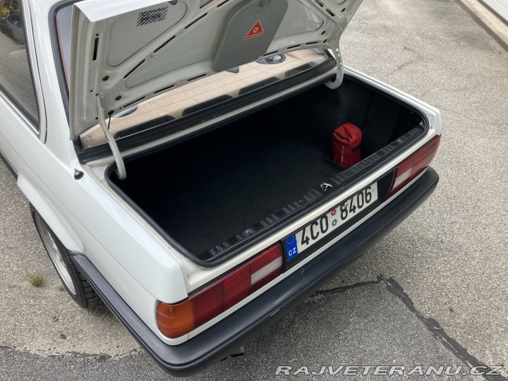 BMW 3 e30 320i 1988