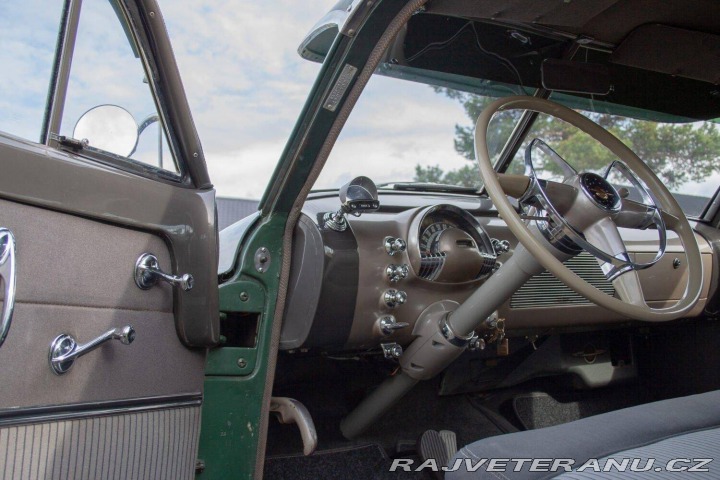 Oldsmobile 98 Futuramic De-Luxe Sedan 1949