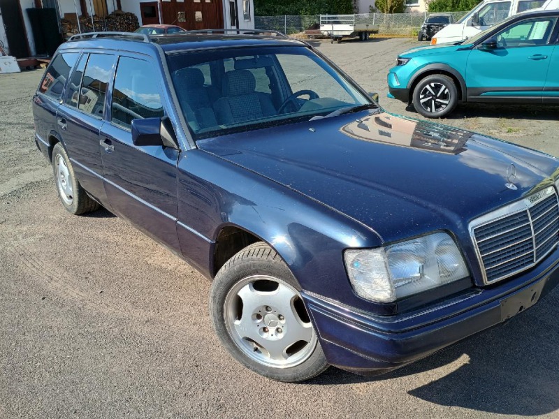 Mercedes-Benz E MB 124T E 220