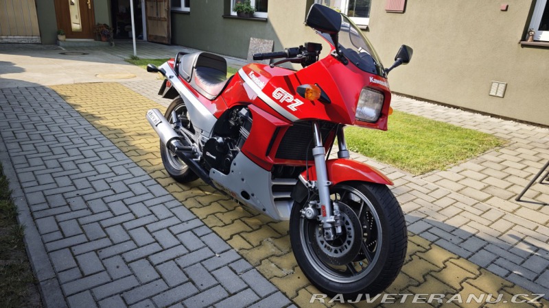 Kawasaki GPZ 900R