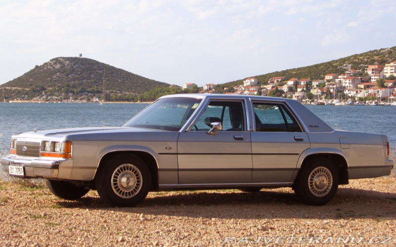 Ford LTD Crown Victoria