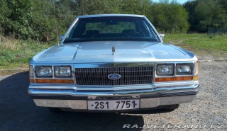Ford LTD Crown Victoria 1990