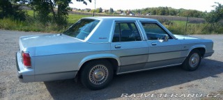 Ford LTD Crown Victoria 1990